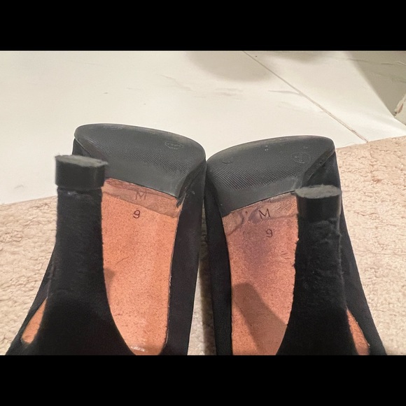 YSL Paris vintage black suede pumps. These heels are 3.5” hi. Yve Saint Laurent - Picture 10 of 10